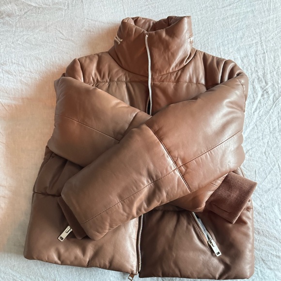 Walter Baker Puffer - Picture 5 of 6